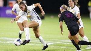 No. 4 West Virginia falls to No. 3 TCU, Horned Frogs claim Big 12 regular-season title